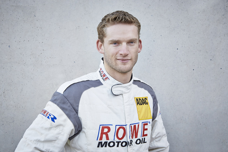 Maro Engel startet im Flügeltürer von Rowe Racing