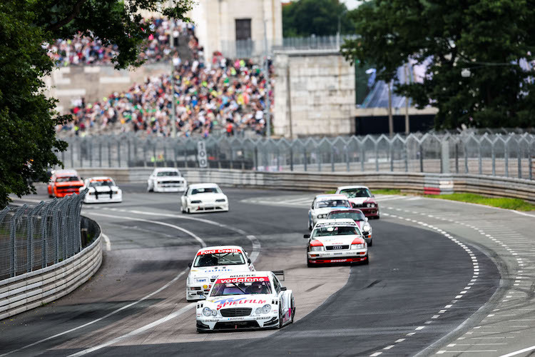 Stefan Mücke siegt im 2005er DTM Mercedes