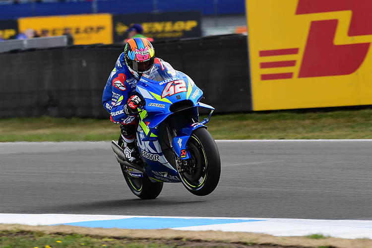 Alex Rins mit Spezialhelm in Assen