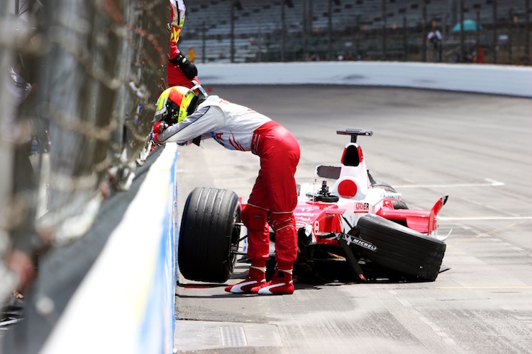 Ralf Schumacher nach seinem Indy-Crash 2005