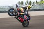 Mit solchen Stunts verzückt Toprak Razgatlioglu auch eingefleischte GP-Fans