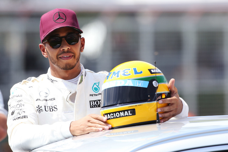 Lewis Hamilton 2017 mit einem Senna-Helm