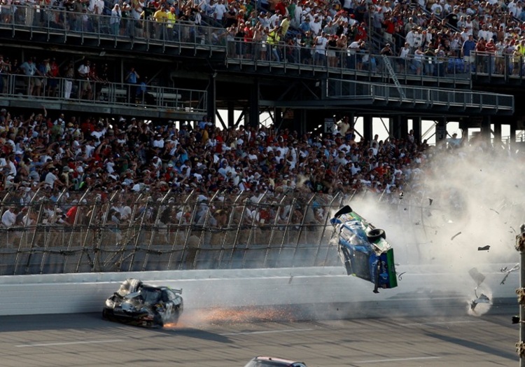 Das hätte ganz übel enden können: Carl Edwards in Talladega