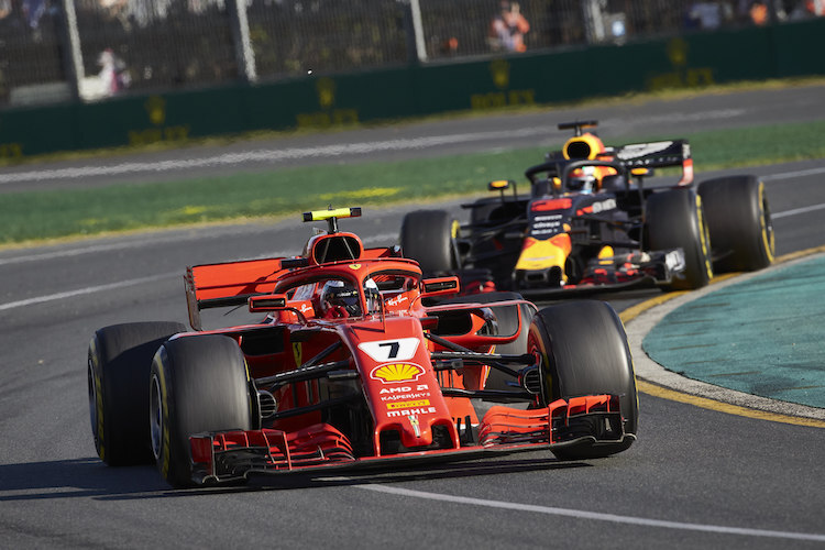 Daniel Ricciardo steckte hinter Kimi Räikkönen fest  