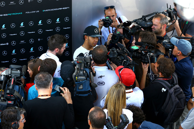 Lewis Hamilton gibt Auskunft