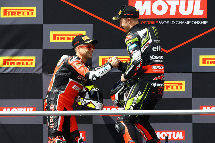 Alvaro Bautista (li.) gratulierte Jonathan Rea