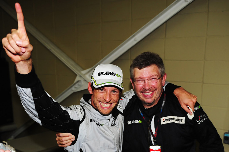 Jenson Button und Ross Brawn nach dem WM-Finale 2009 in Brasilien