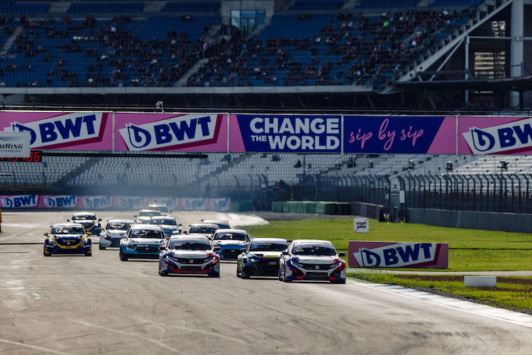 Die ADAC TCR Germany begeisterte mit handfesten Motorsport die Tourenwagenfans 