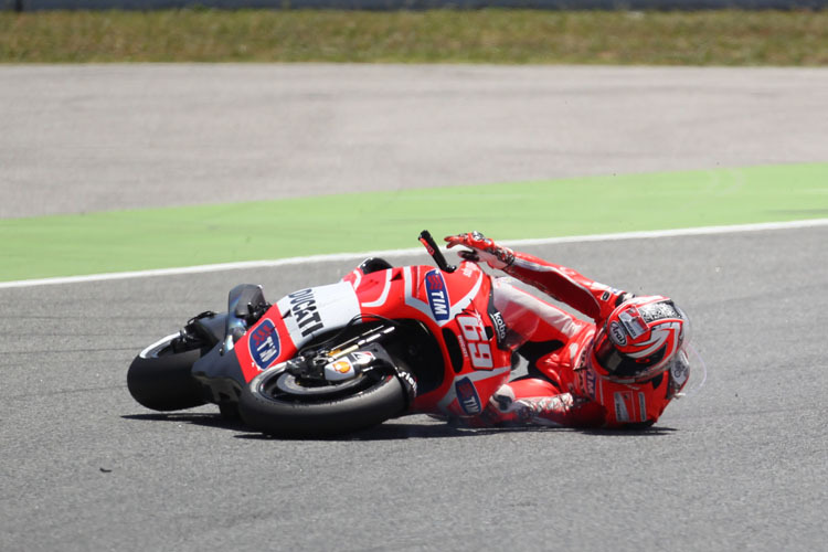 Nicky Hayden schmiss seine Ducati direkt vor Stefan Bradl weg