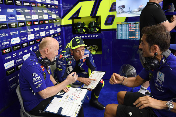 Valentino Rossi in der Box des Teams Movistar-Yamaha