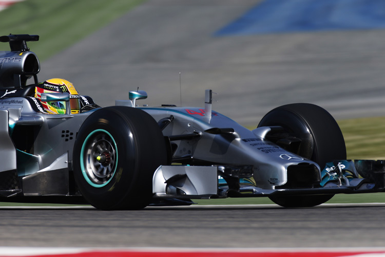Lewis Hamilton gibt Gas: Drittbeste Zeit am ersten Bahrain-Testtag