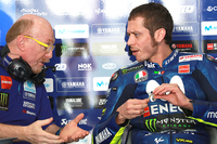 Crew-Chief Silvano Galbusera mit Yamaha-Pilot Valentino Rossi