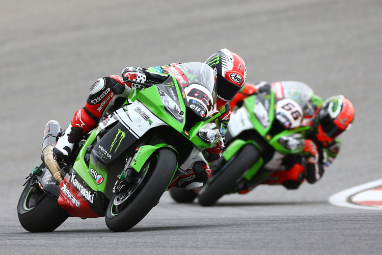 Sinnbild der bisherigen Saison: Jonathan Rea vor Tom Sykes