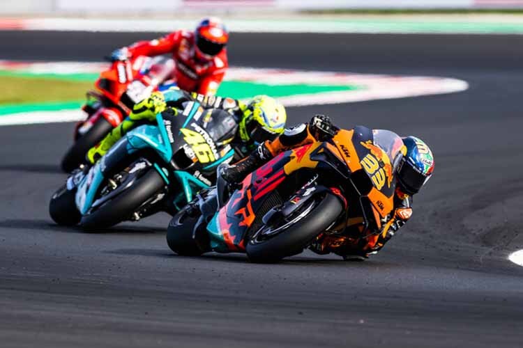 Im Rennen: Brad Binder (33) wehrt sich gegen Rossi (46) und Pirro