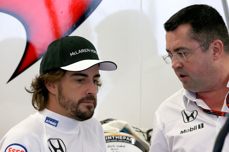 Fernando Alonso mit Eric Boullier