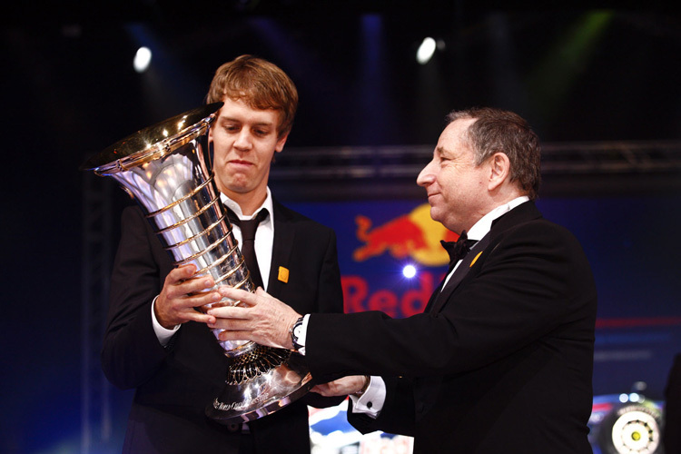 Vettel und Todt anlässlich der WM-Feier 2010