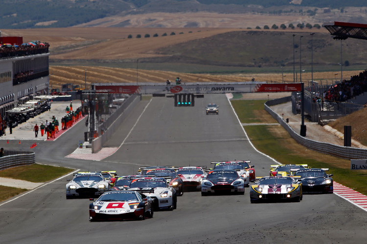 Start für das Rennen der FIA GT1 World Championship auf dem Circuito de Navarra 2011