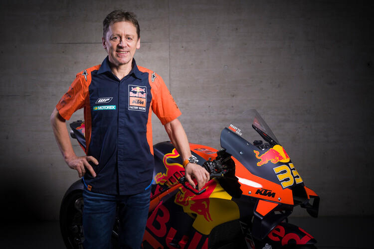 Mike Leitner am Bike von KTM-Werksfahrer Brad Binder