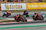 Im Rennen: Miguel Oliveira (88) jagt Brad Binder (33)
