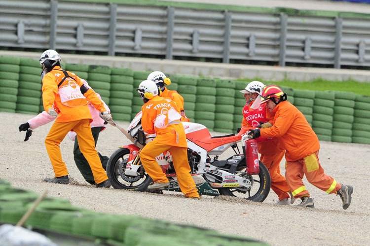 Stefan Bradl 2011: Seit einem Tag Moto2-Weltmeister, aber wieder ein Rennsturz in Valencia