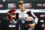 In der Superpole erhielt BMW-Pilot Loris Baz eine Trophäe für Startplatz 3