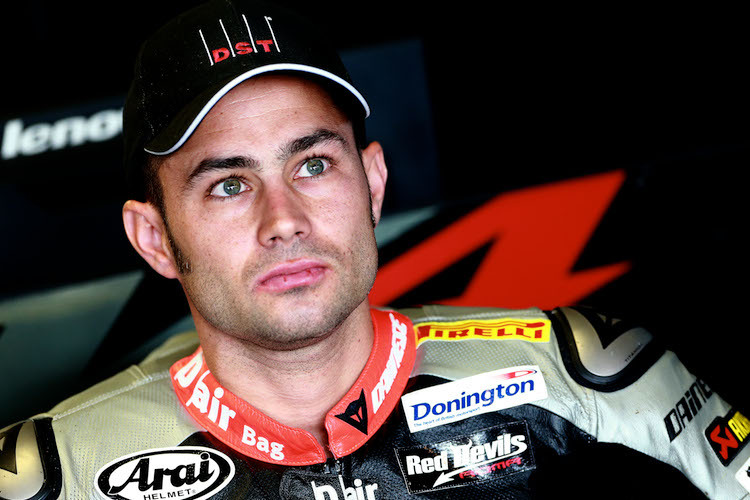 Leon Haslam muss sich durch das Rennwochenende in Donington durchbeissen