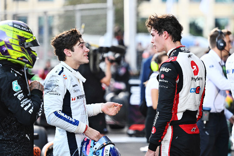 Franco Colapinto (l.) nach dem Baku-GP zusammen mit Oliver Bearman, der im Haas den gesperrten Kevin Magnussen ersetzte