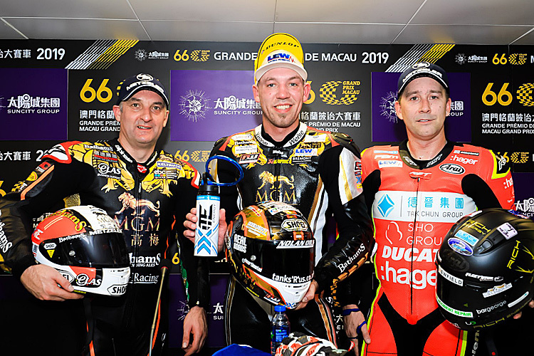 Michael Rutter, Peter Hickman, David Johnson (vlnr.)