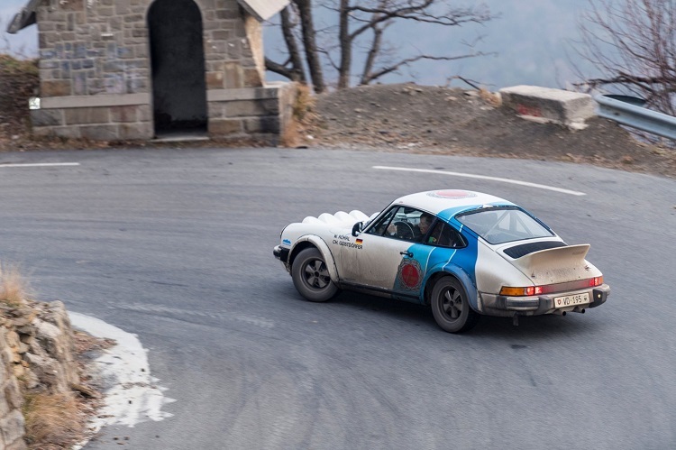 Walter Röhrl im Porsche 911