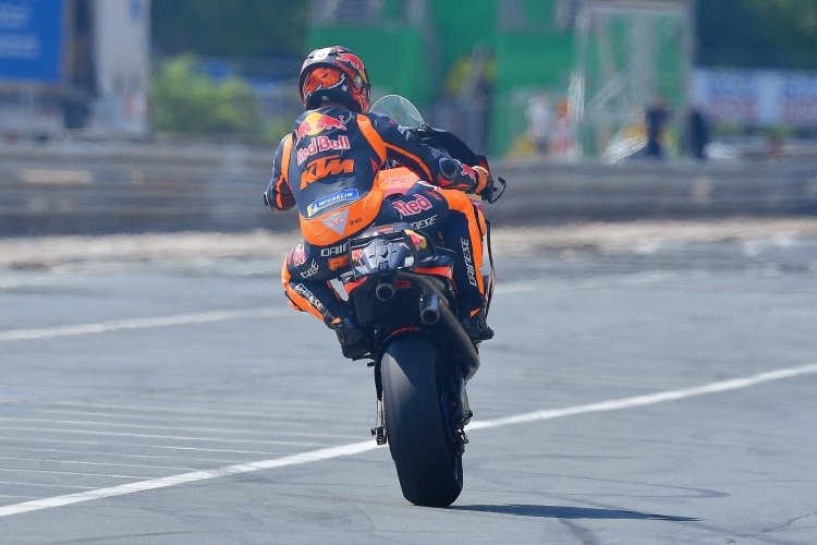 MotoGP-Pilot Pol Espargaro macht Werbung für den Sachsenring-GP