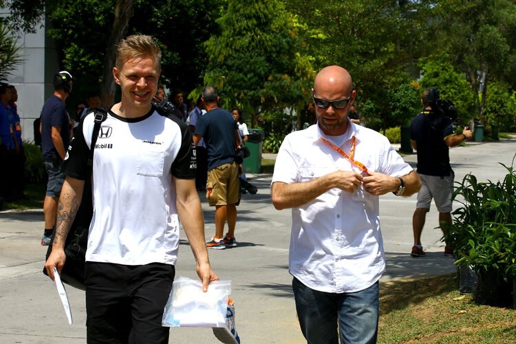 Kevin Magnussen (li.)