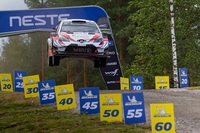 Ott Tänak mag die Sprünge über die velen Kuppen