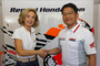Begoña Elices und HRC-Chef Yoshishige Nomura
