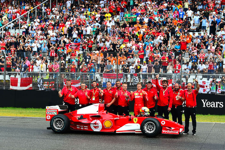 Mick Schumacher mit dem Ferrari F2004 seines Vaters Michael