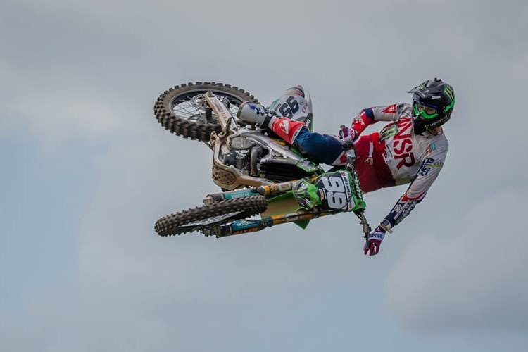 Max Anstie gewinnt den ersten Lauf von Lommel