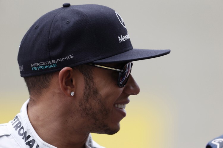 Erste Bestzeit für Lewis Hamilton