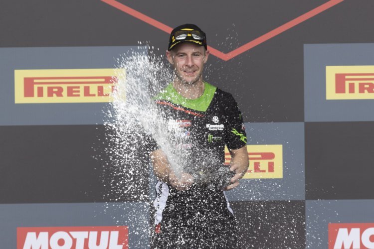 Ganz so verschwenderisch wird Jonathan Rea an seinem Geburtstag nicht mit dem Champagner sein