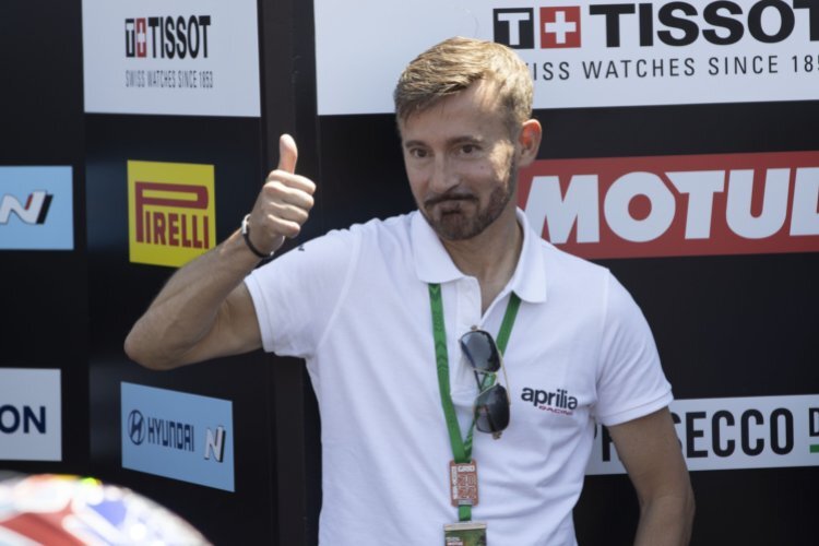 Max Biaggi: Daumen hoch für die Superbike-WM