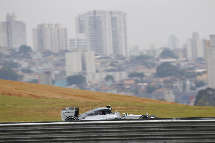 Der Formel-1-WM-Kampf bleibt spannend: Nico Rosberg war auch im zweiten freien Training zum Brasilien-GP der schnellste Mann auf der Piste