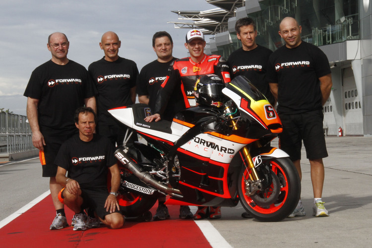 Die Brad-Crew bei Forward: Andreini, Mirko Fiuzzi, Sergio Verbena, Stefan Bradl, Tex Geissler und Johnny Donelli. Links vorne: Florian Ferracci.