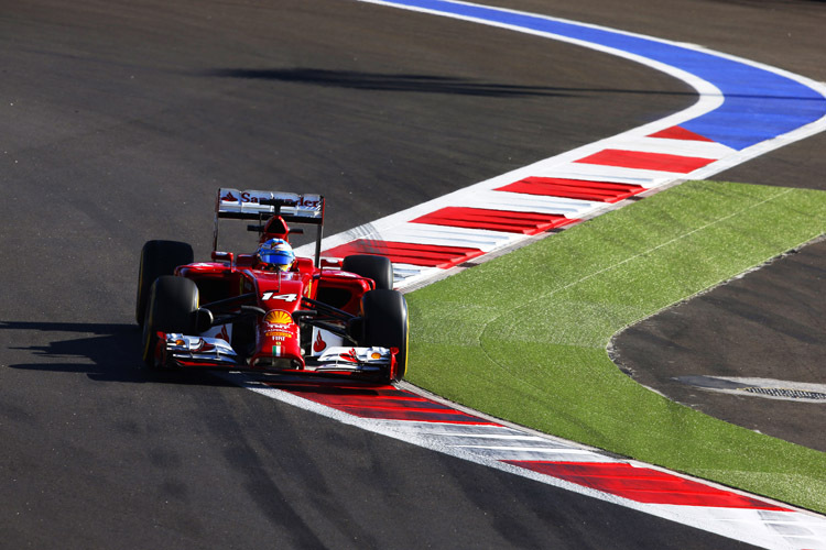 Ferrari-Star Fernando Alonso: «Wir haben viel an der Fahrzeug-Abstimmung gearbeitet und haben dabei herausgefunden, dass sich die beiden Reifenmischungen hier gleich verhalten und dass die Performance sich über die Runden verbessert»
