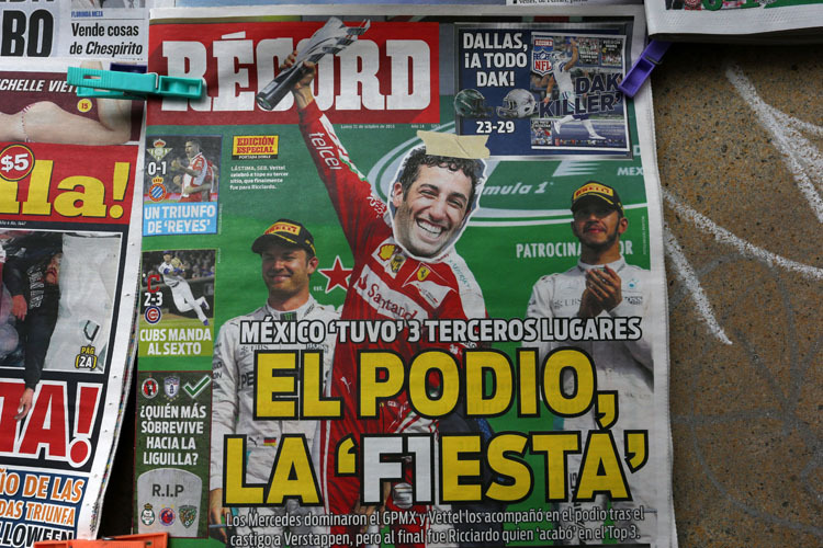 Daniel Ricciardo wurde in Mexiko letztlich Dritter. Wie es dazu kam, kann das Red Bull Racing-Duo an einem der vielen gemeinsamen Team-Anlässe in Brasilien diskutieren