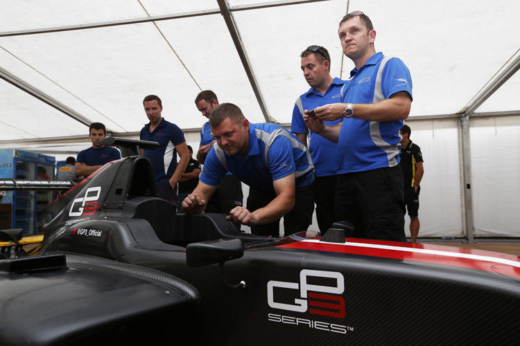 Die Carlin-Truppe nahm den neuen GP3-Renner in Monza genauer unter die Lupe – obwohl das Team 2016 nicht mehr dabei ist