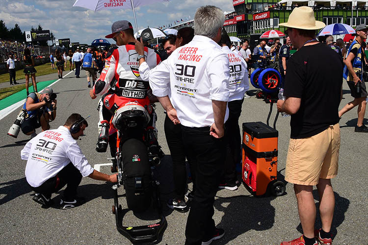 Jochen Kiefer auf dem Startplatz in Brünn: Seit 30 Jahren im Rennsport