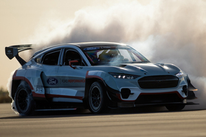 Der Ford Mustang Mach-E 1400 startet durch)