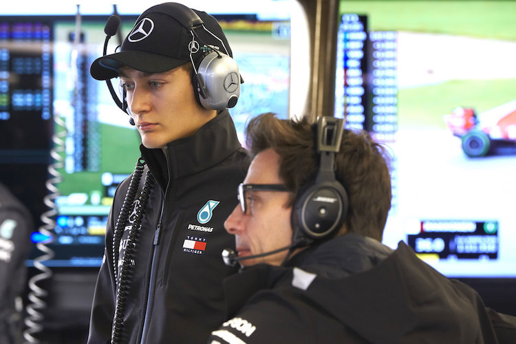 George Russell mit Mercedes-Teamchef Toto Wolff