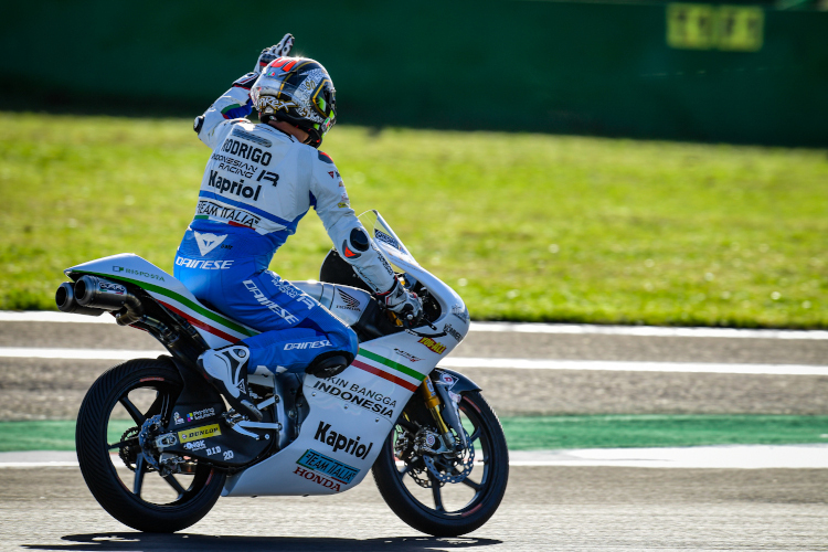 Loris Capirossi schnappte sich eine Moto3-Honda im Gresini-Spezial-Look