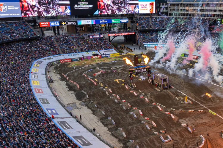 Die US Supercross-Meisterschaften gehen in Nashville in ihre 14. Runde