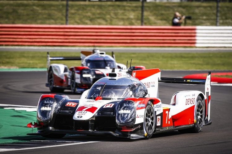 Die beiden Toyota TS050 Hybrid werden für die 6h Fuji ordentlich verlangsamt