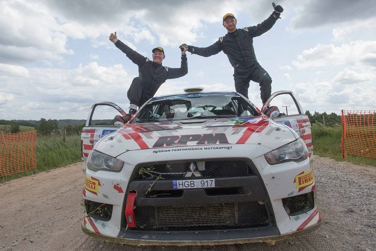 Die Estland-Sieger Alexey Arnautov (li.) und Alexy Lukyanuk